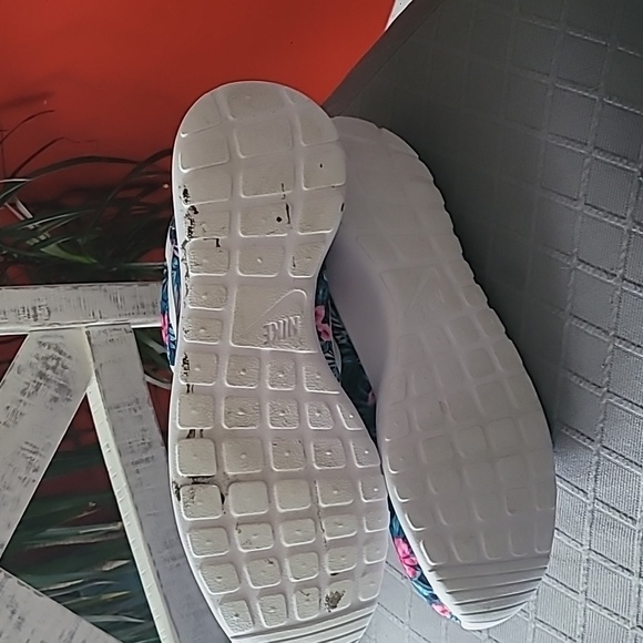 Nike Roshe Runs Size 11.5 Men's Floral Print Firm - Picture 7 of 9